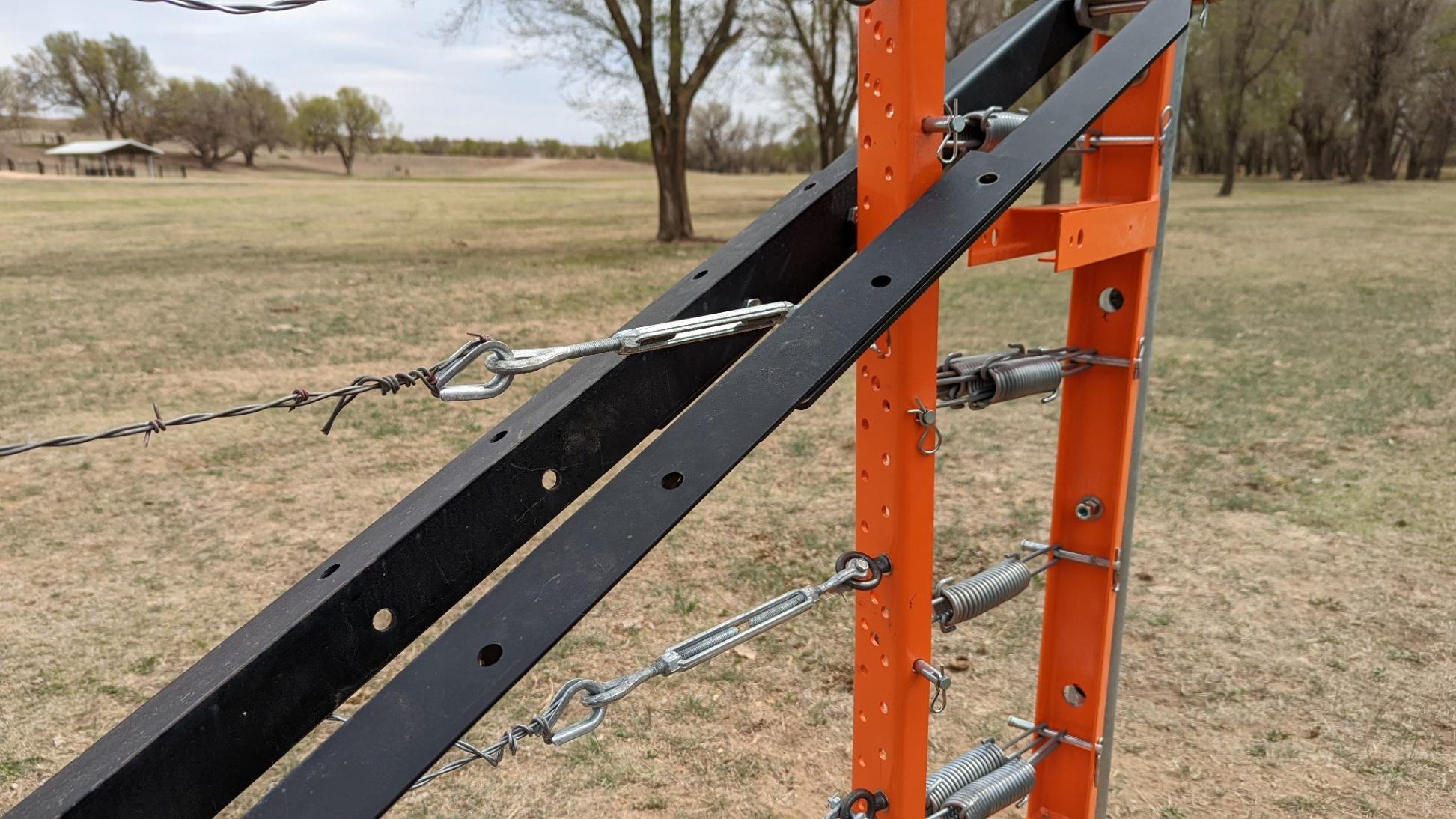 Iron Hedge Tension Keeper: Stretch Mechanism Fence Posts, image size:1945x1094